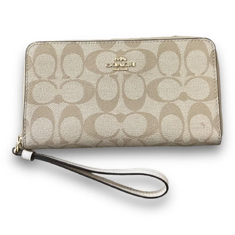 Wristlet Designer By Coach, Size: Medium