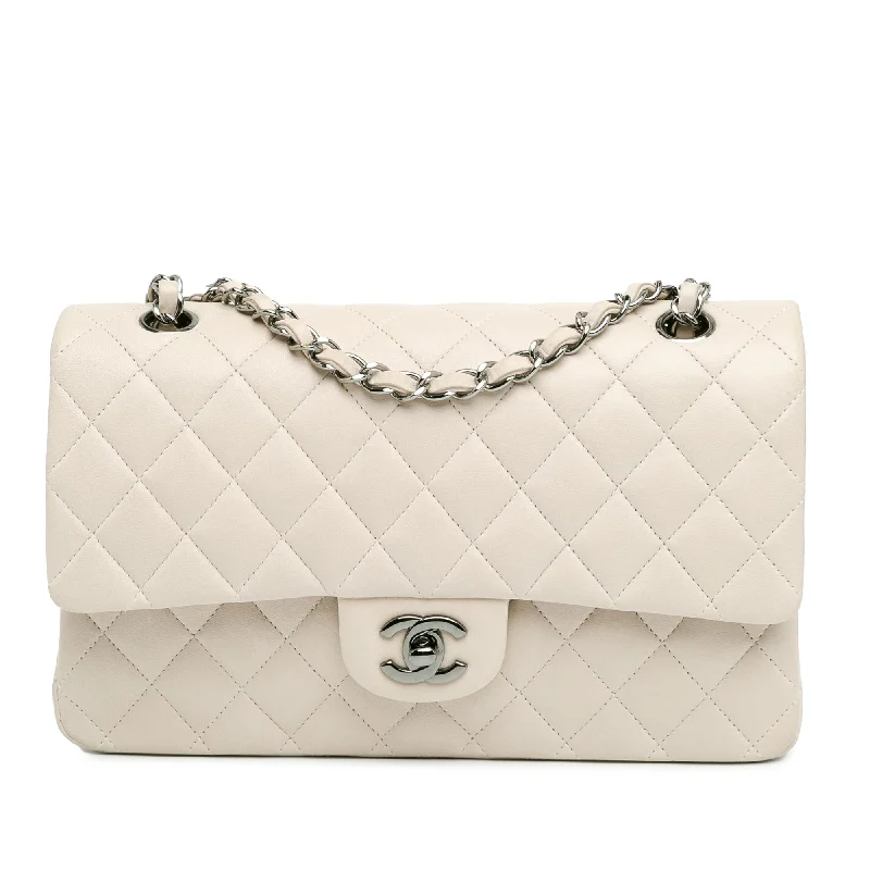 Chanel Medium Classic Lambskin Double Flap (SHG-ouJySv)