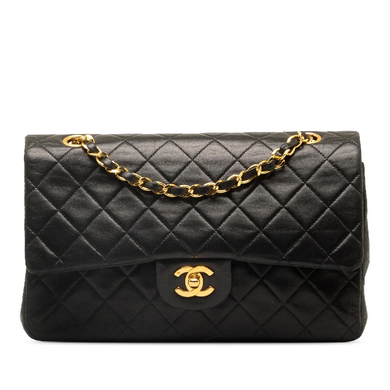 Chanel Medium Classic Lambskin Double Flap (SHG-zFe3qn)