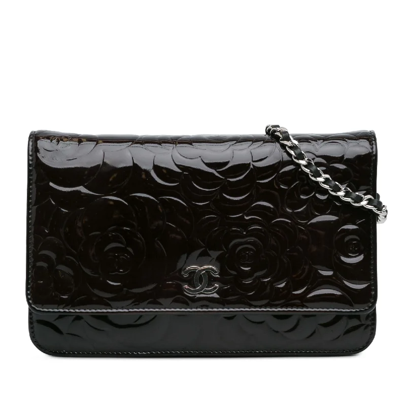 Chanel Patent Camellia Wallet On Chain (SHG-s5zcX3)