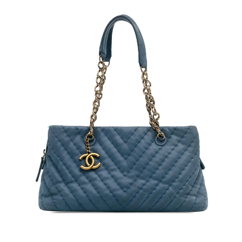 Chanel Small Chevron Surpique Iridescent Calfskin Tote (SHG-sHtll6)