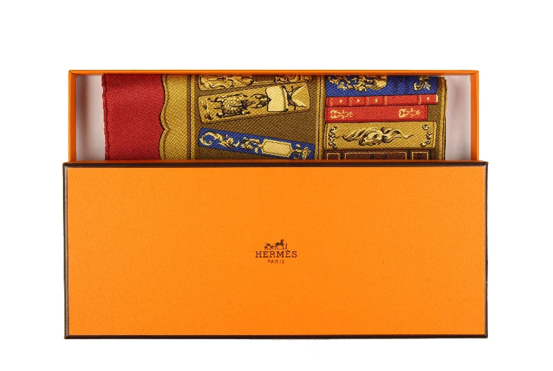 HERMÈS gavroche “Bibliotheque” by Hugo Grygkar, pocket square