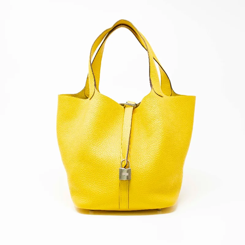 Hermes Jaune de Naples Clemence Picotin 22